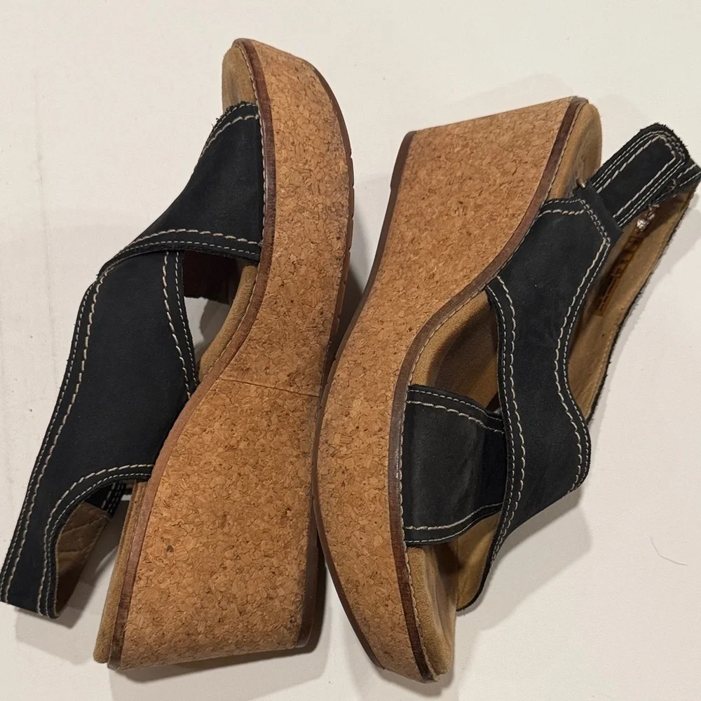 Clarks Women's Black and Brown Sandals